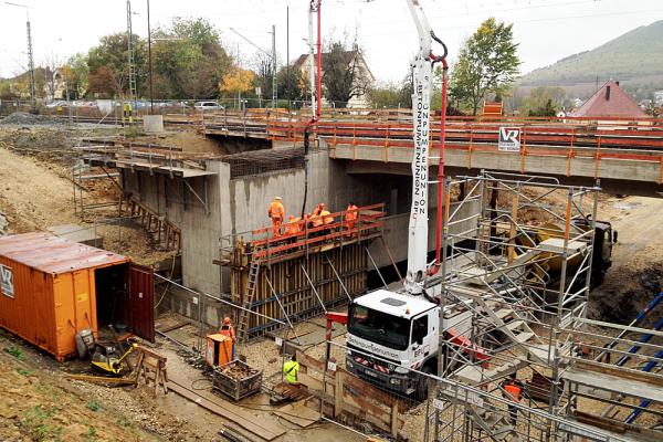Eisenbahn- und Straßenbrücke am Bahnhof Bopfingen